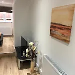 London Bermondsey 3 People Beautiful Studio