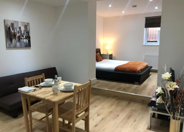 London Bermondsey 3 People Beautiful Studio